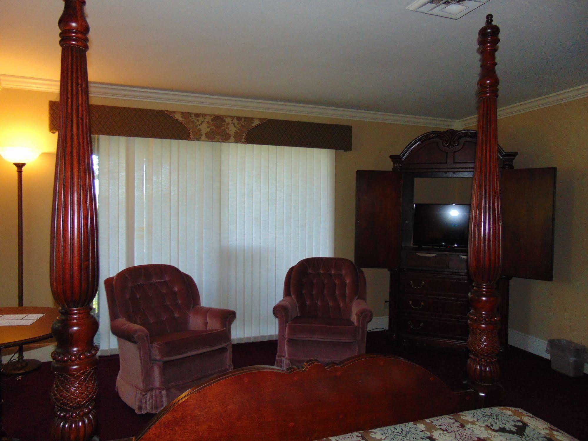 The Lodge Resort Hotel Forest City Esterno foto