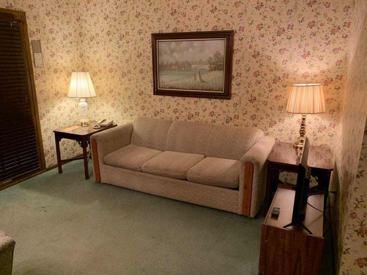 The Lodge Resort Hotel Forest City Esterno foto